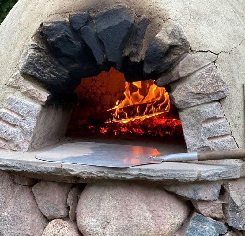 Outdoor pizza oven